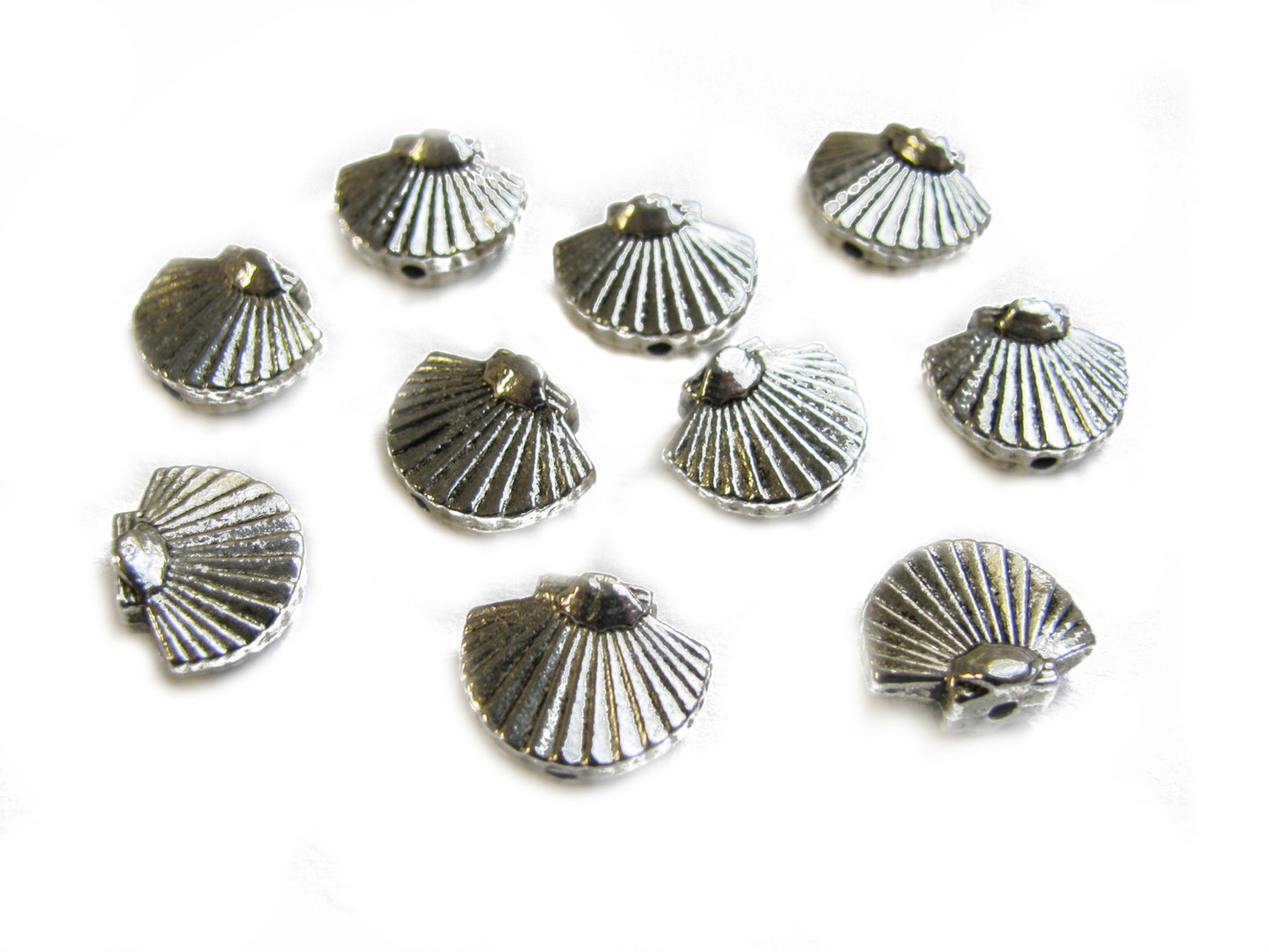 10 Metallperlen Muschel, Silberfarben 1,15cm, maritim, Meerestiere, Perlen basteln
