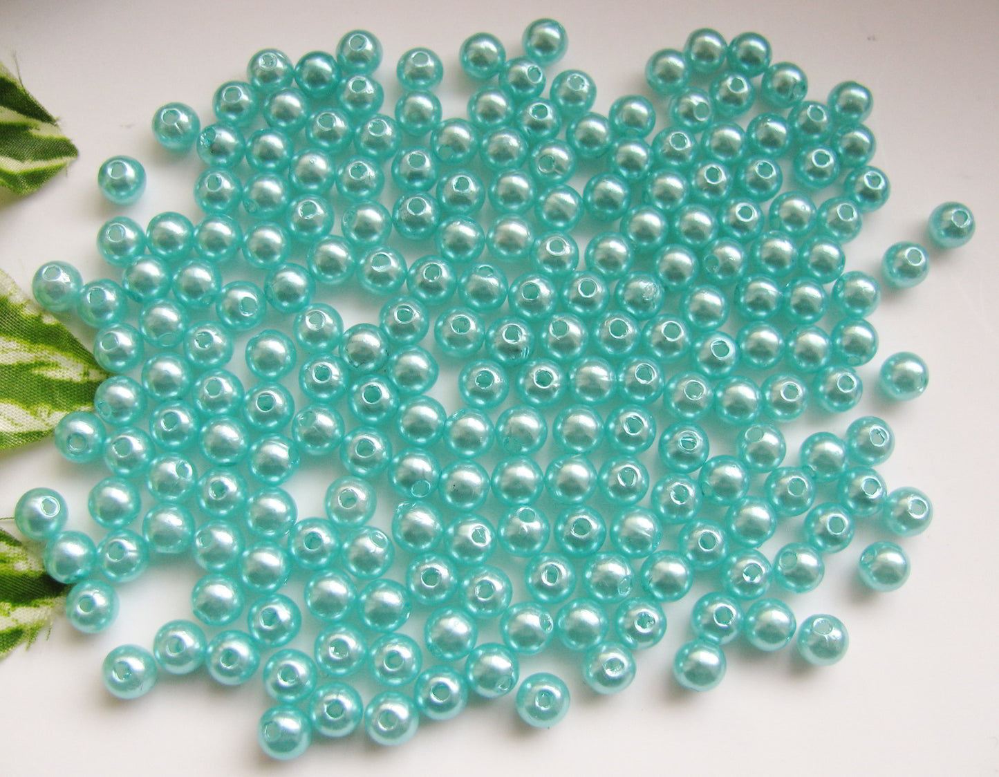 100 Wachsperlen hellblau, türkis 6mm, Perlen basteln, Kunststoffperlen, rund