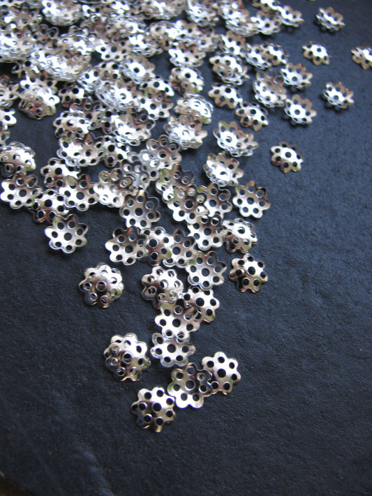Perlkappen, 7mm, glatt silberfarben, Perlen basteln, filigran, Blümchen, durchbrochen