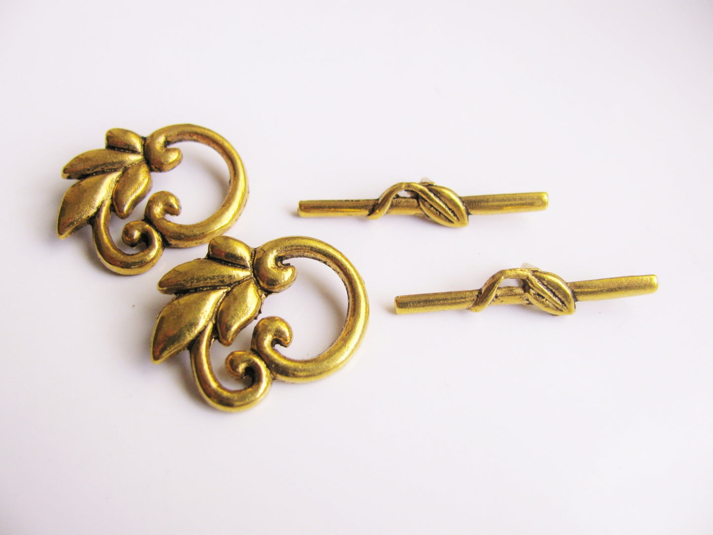 2x Knebelverschluss Blütenranke, 2,4 cm, goldfarben, Verschluss, Perlen basteln