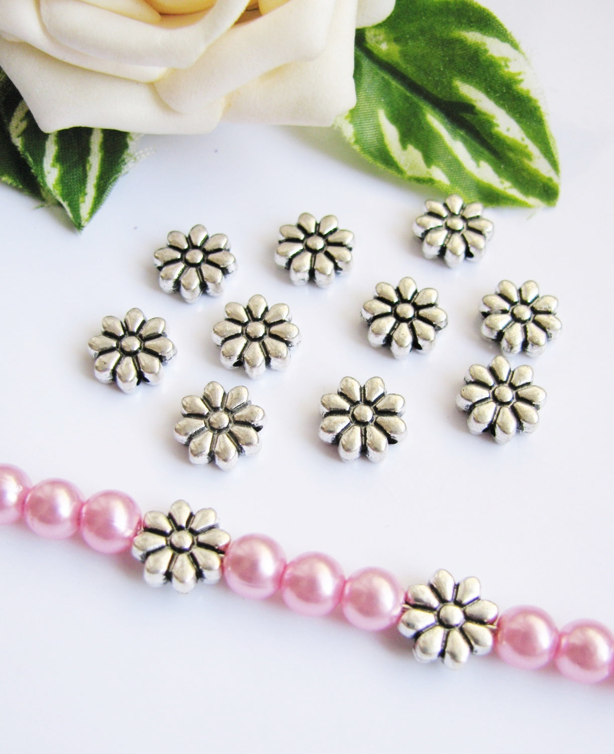 10 Metallperlen Blume silberfarben 8,5mm, Perlen basteln, Zwischenperle, fädeln