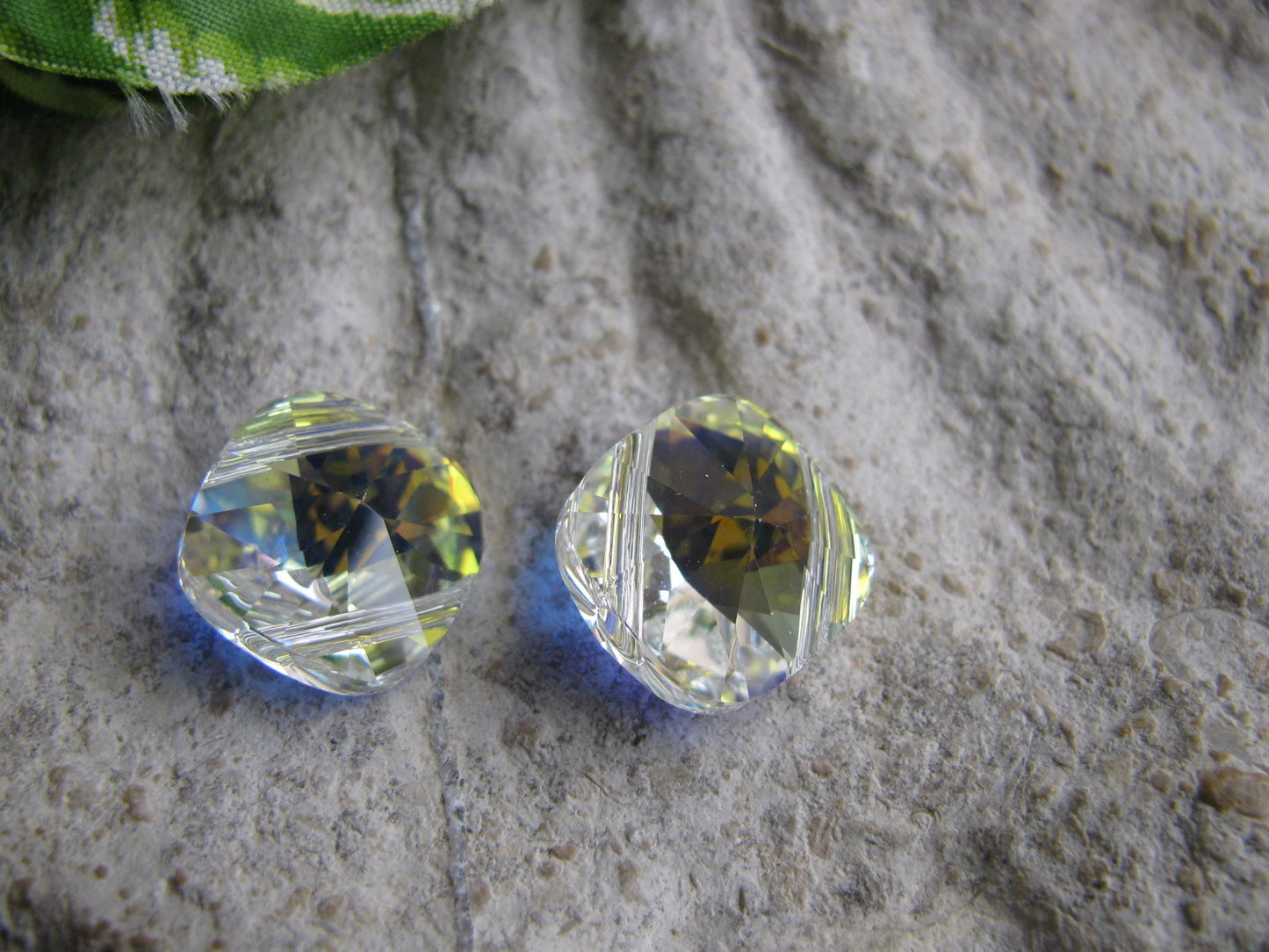 2 Square Beads cristal AB 1,4cm Swarovski Kristallglas facettiert, 2 Loch, Knorr