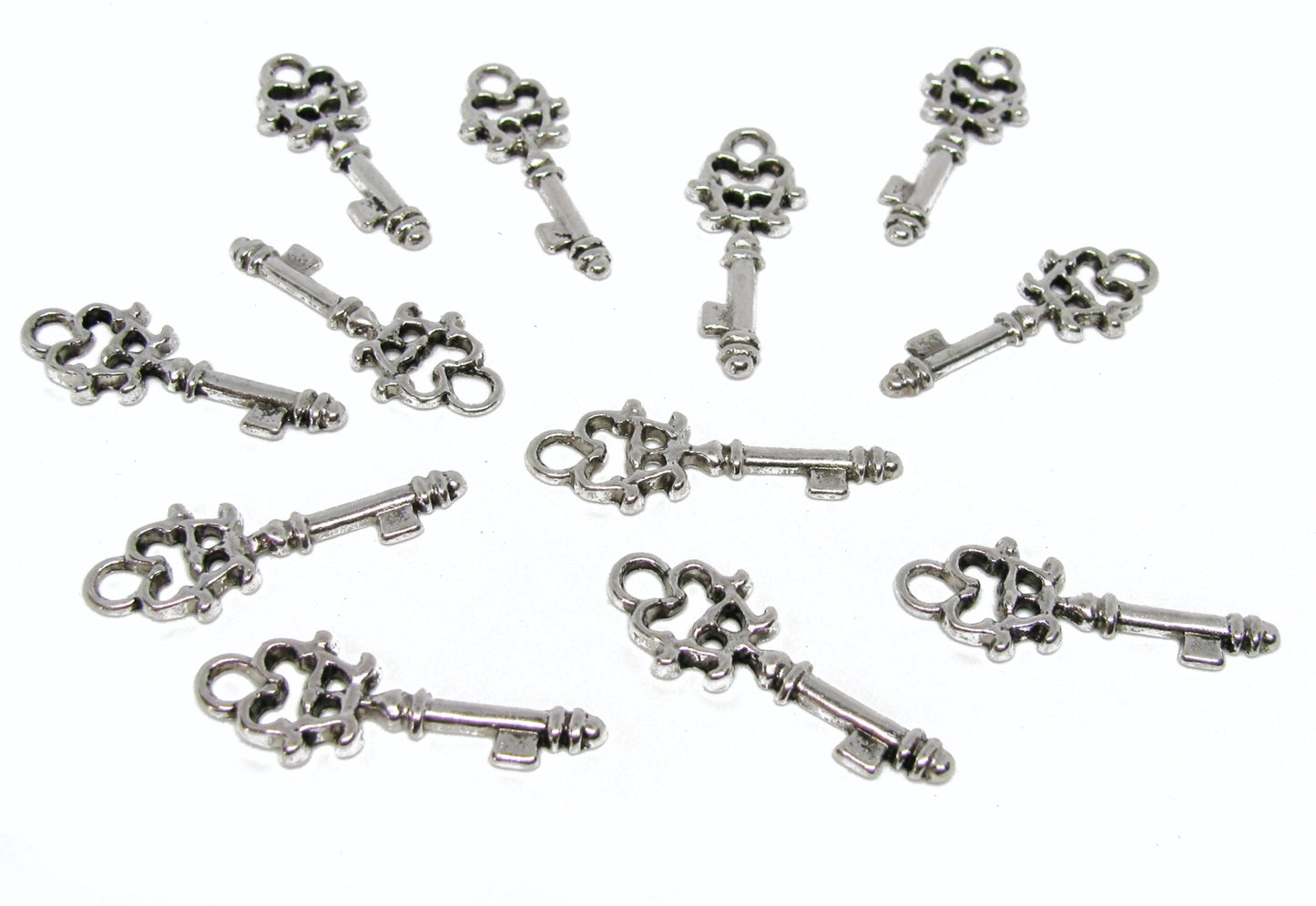 12 Metallanhänger Schlüssel silberfarben 2,9cm Anhänger, Schmuck Perlen basteln