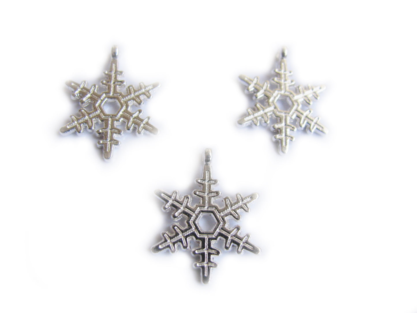 Anhänger Schneeflocke 8x Metall Silberfarben hell, für Charms und Perlen basteln