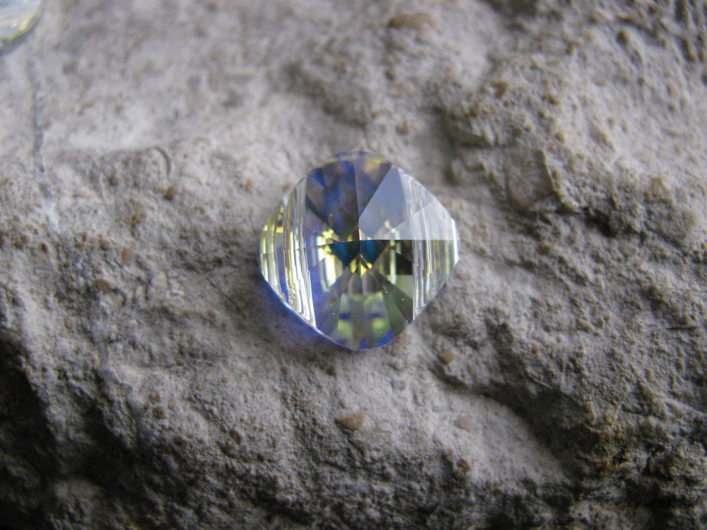 2 Square Beads cristal AB 1,4cm Swarovski Kristallglas facettiert, 2 Loch, Knorr