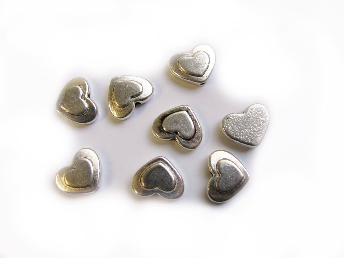 16 Herz Metallperlen, Silberfarben, 1x7mm, Schmuck mit Perlen basteln,