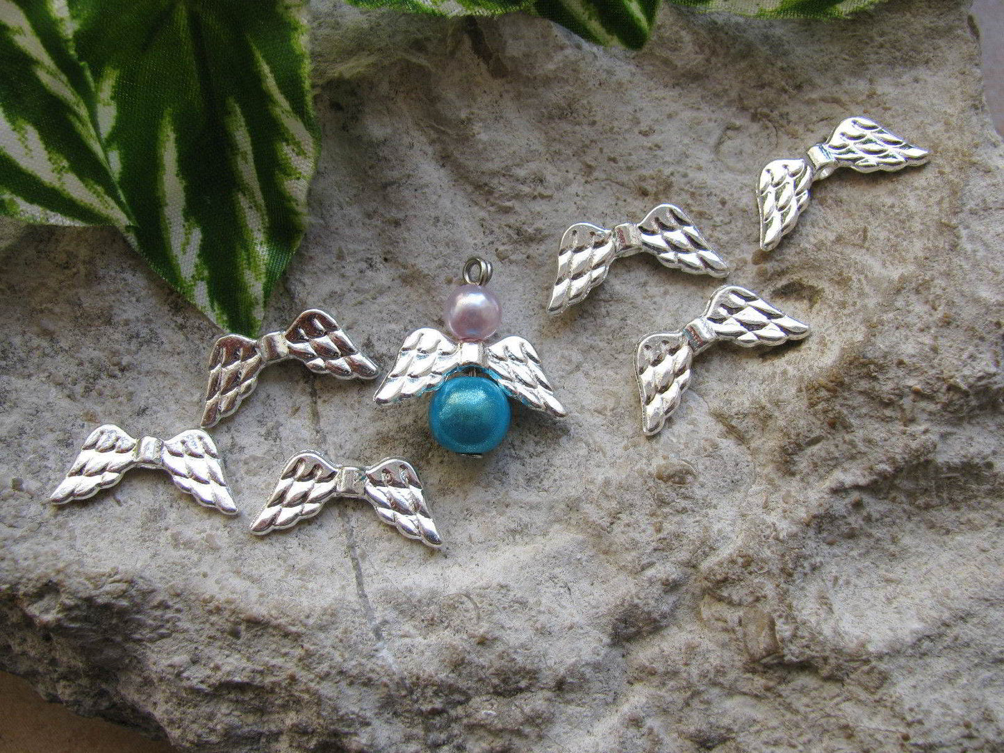 10 Metallperlen Flügel silberfarben, 1,95 cm Schutzengel mit Perlen basteln