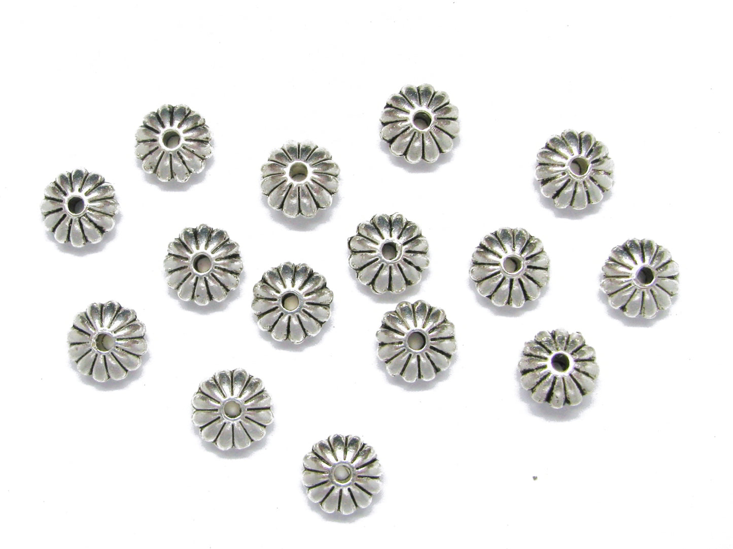 15 Metallperlen Rondelle Blume silberfarben 0,8cm, Schmuck machen, Zwischenperle