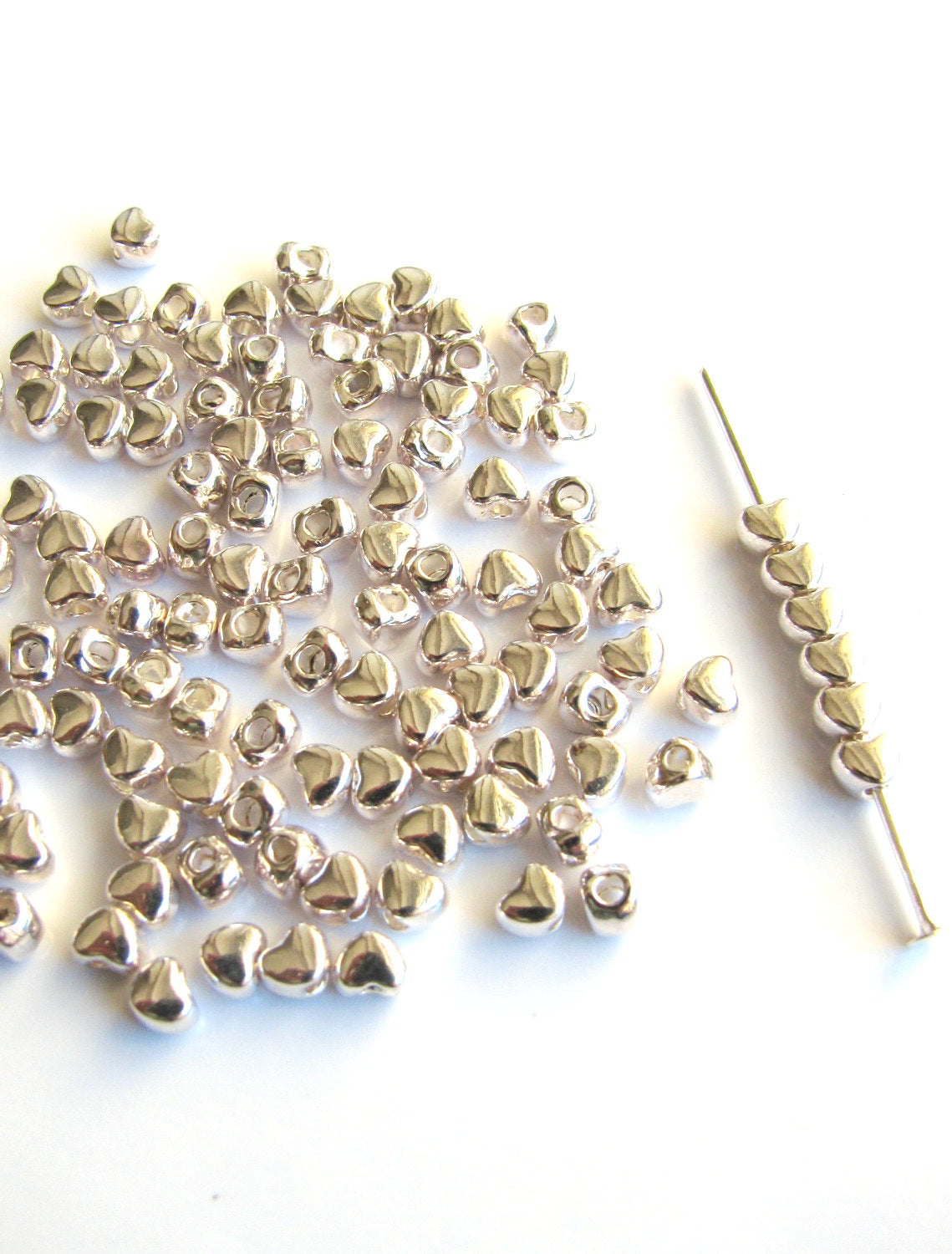 30, 60 o. 120 Metallperlen Herz silberfarben hell 3 x 4mm, Zwischenperle, Perlen