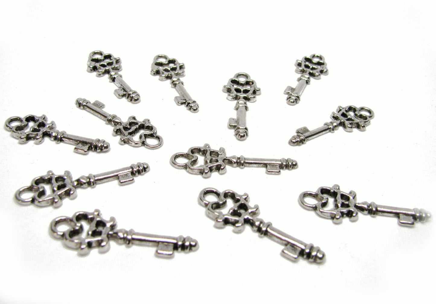 12 Metallanhänger Schlüssel silberfarben 2,9cm Anhänger, Schmuck Perlen basteln