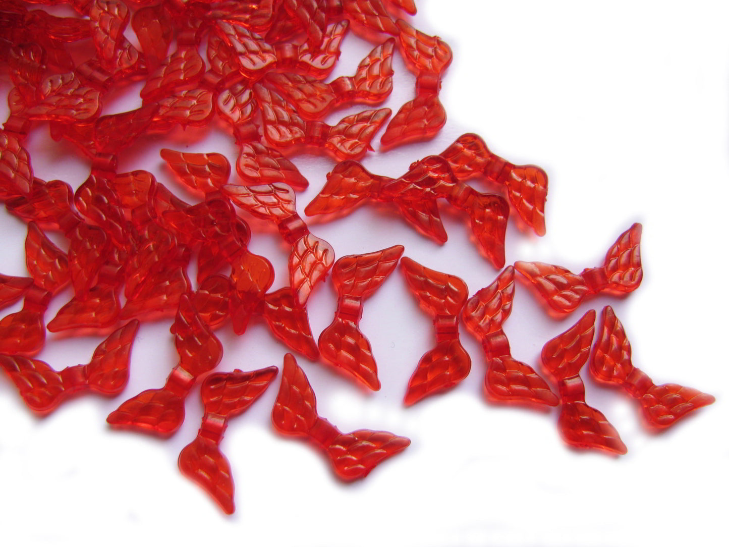 Wahlweise 20 / 50 o. 100 Engelsflügel in Rot 2 cm, Acrylperlen Flügel für Engel