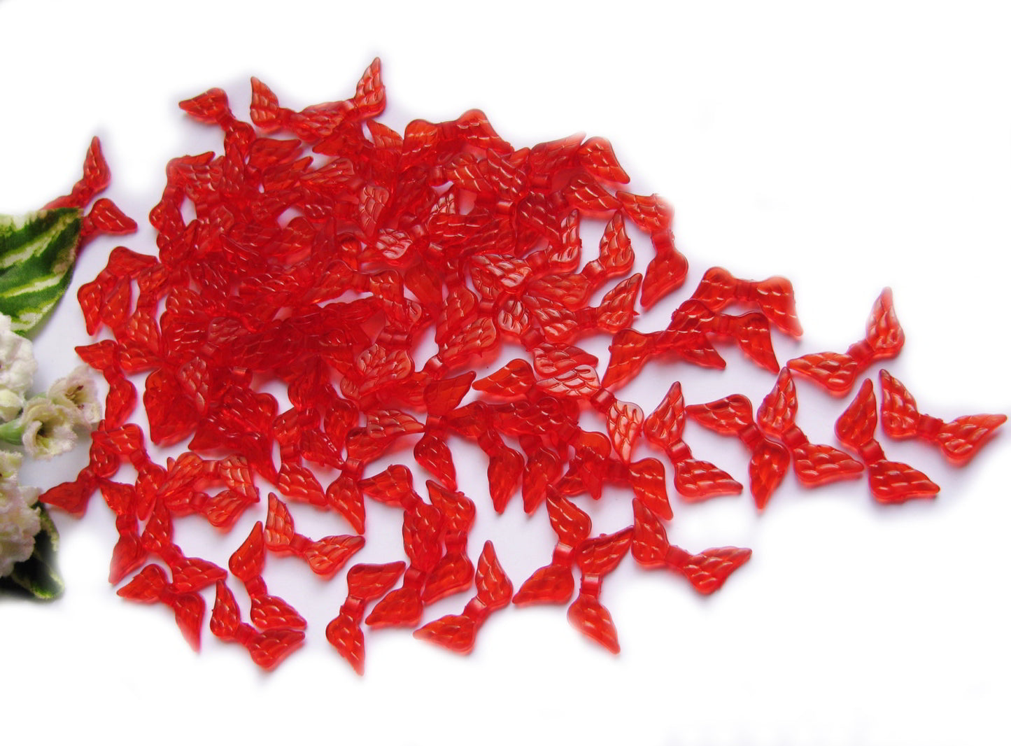 Wahlweise 20 / 50 o. 100 Engelsflügel in Rot 2 cm, Acrylperlen Flügel für Engel