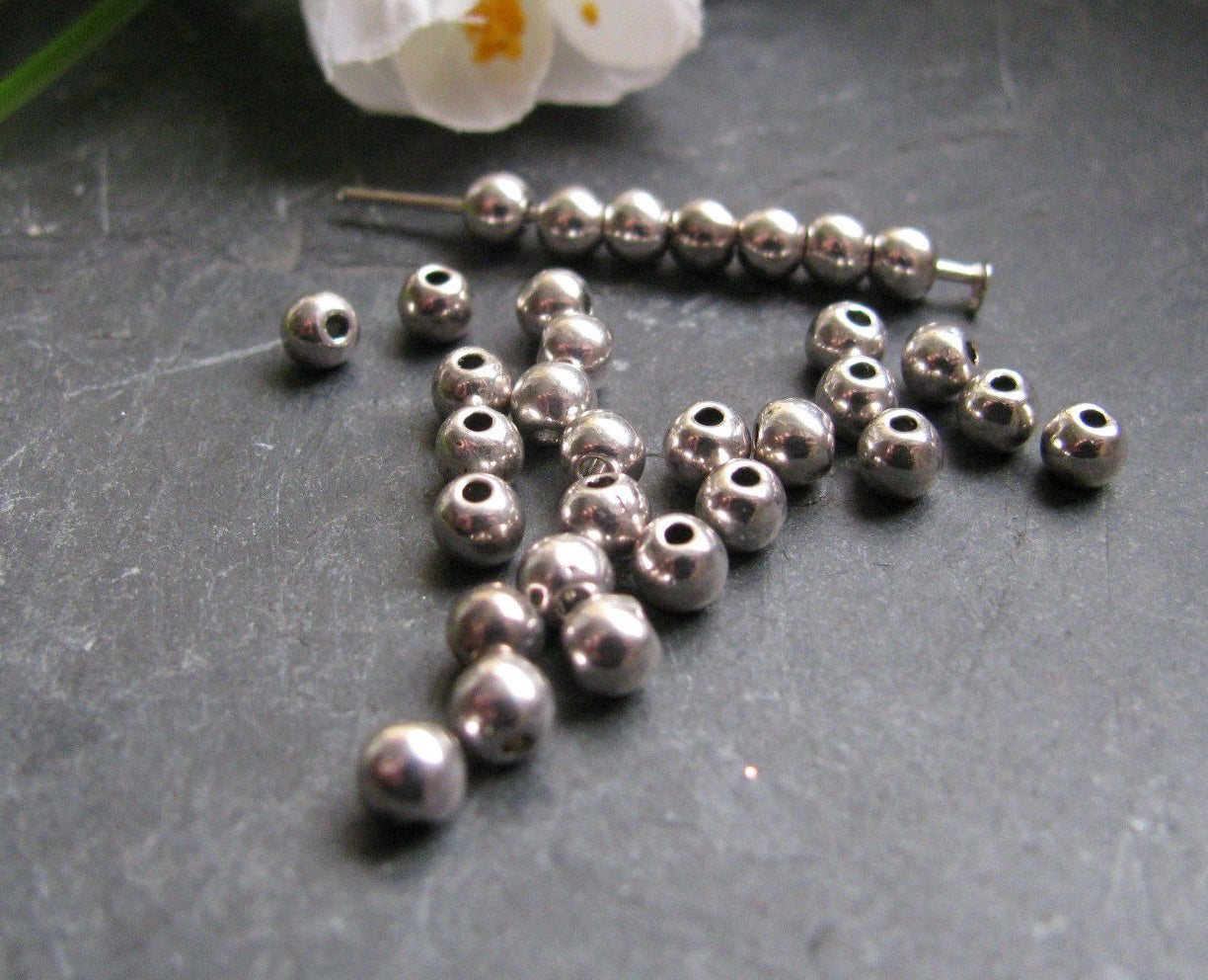 30 Perlen silberfarben 4 mm, rund, Metallperle, Spacer, Kugel, fädeln
