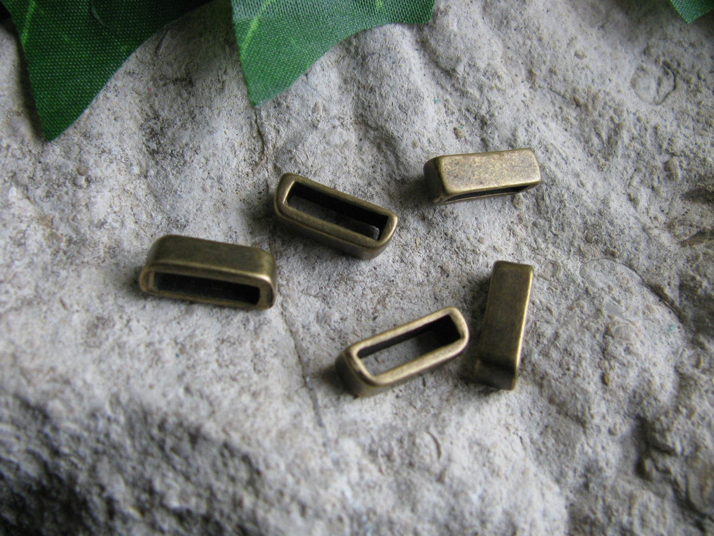 20 Schiebeperlen Farbe Bronze 13mm für Lederbänder, Stoffbänder, Slider fädeln