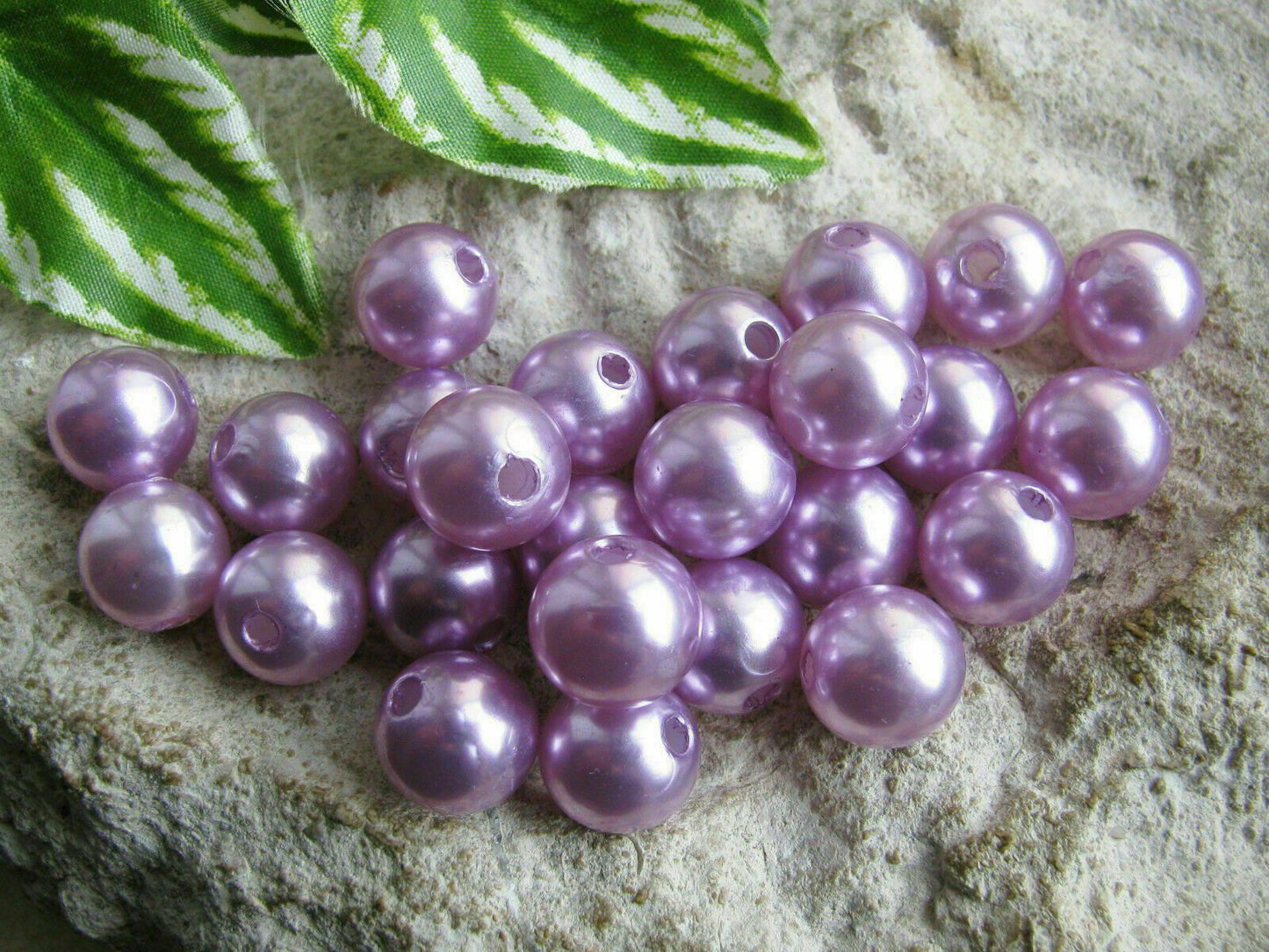 25 Wachsperlen lila hell, 12mm, runde Kunststoffperlen, fädeln, Perlen basteln