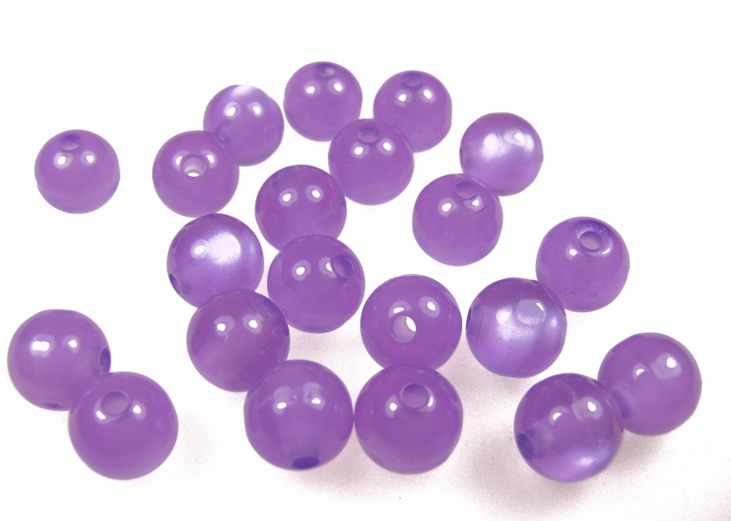 20 Resin Perlen lila  hell,8 mm, Perlmuttschimmer, leichtes Gewicht, fädeln