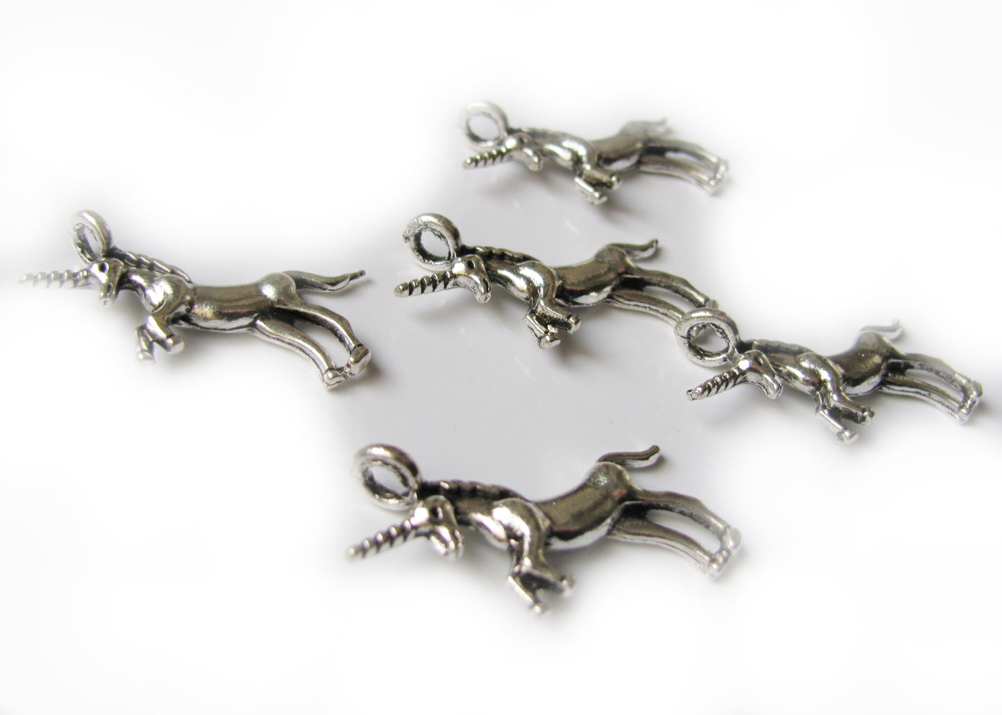 10 Einhorn Metallanhänger, Silberfarben 3,2cm, für Lederband und Charms
