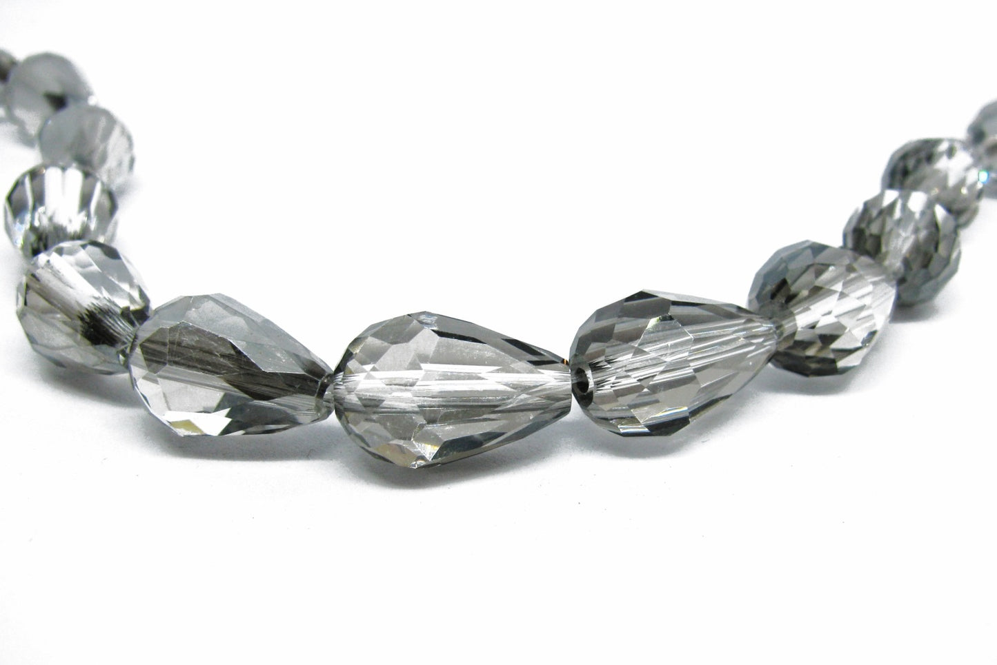 10 Glasperlen Tropfen facettiert 1,5cm grau transparent, Facettenschliff Kristall