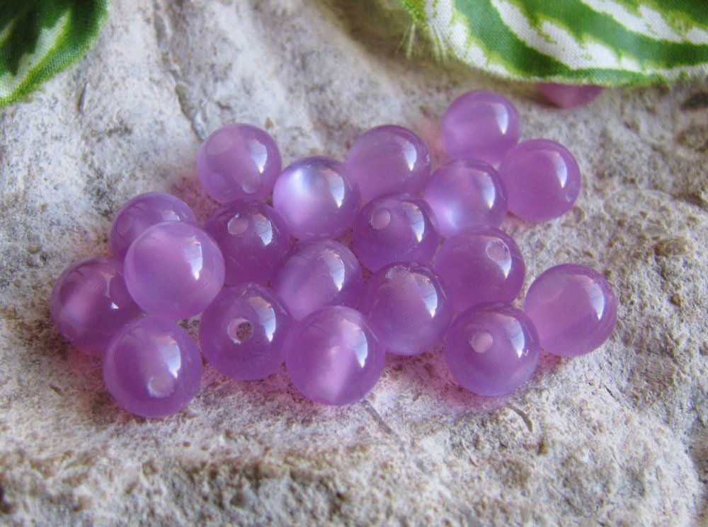 40 Resin Perlen lila  hell,8 mm, Perlmuttschimmer, leichtes Gewicht, fädeln
