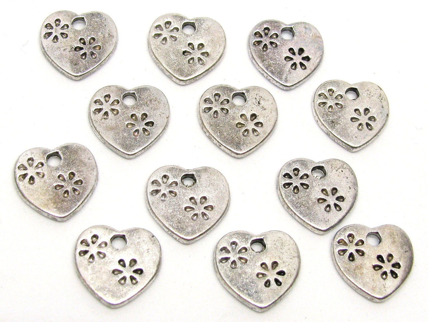 16 Metallanhänger Herz silberfarbe 1,1 cm, Schmuck machen, Perlen basteln