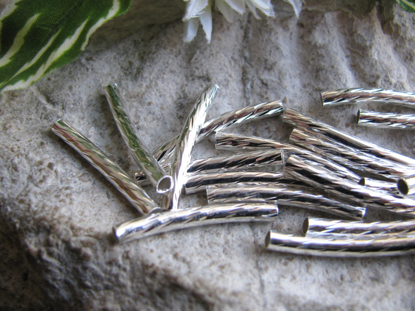 40 Metallperlen Röhrchen, Silberfarben 2,4 cm, Perlen basteln, Schmuck machen