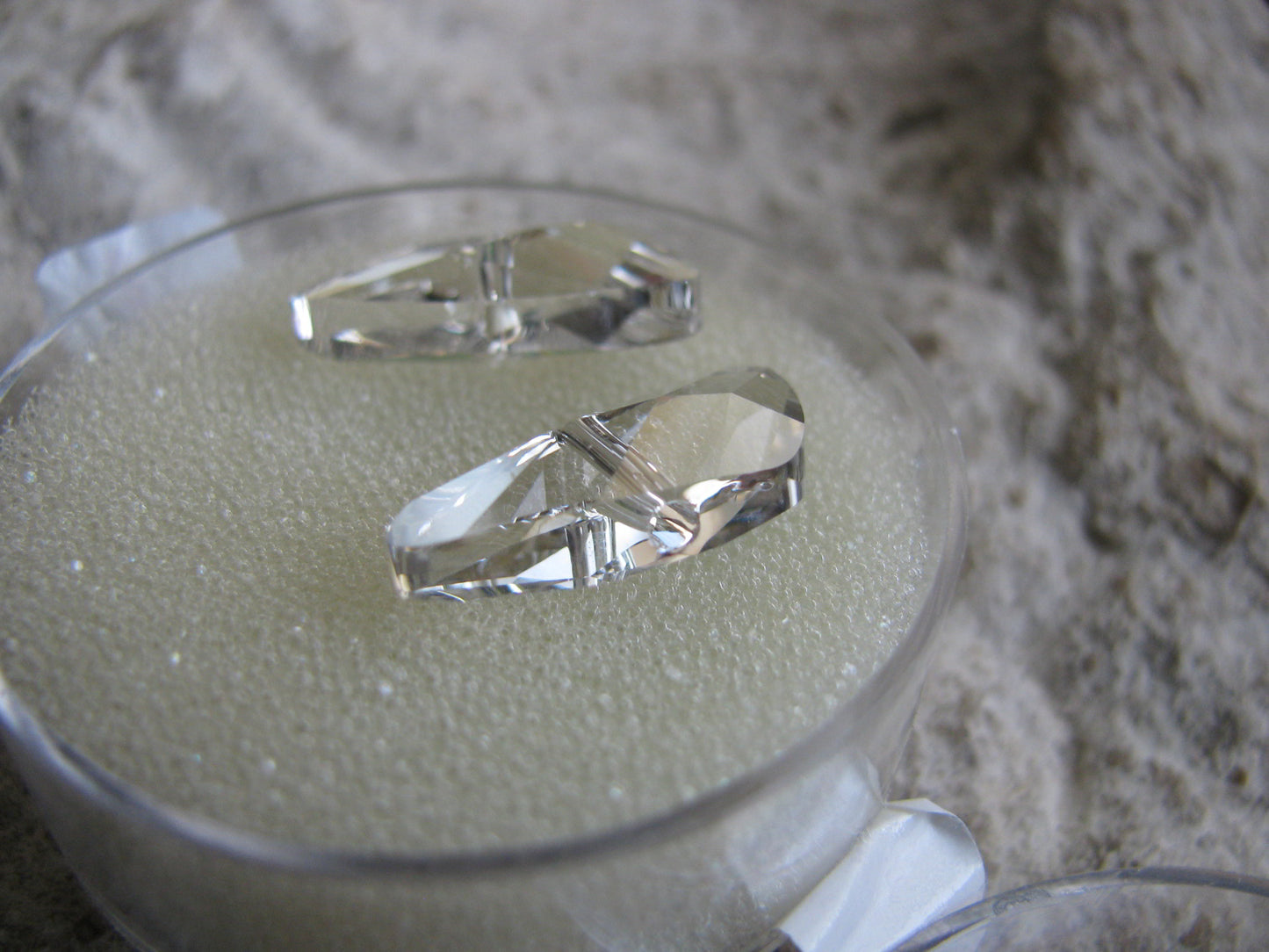 2 Swarovski Perlen Flügel facettiert, 1,8cm Kristallglas geschliffen, Wing Bead