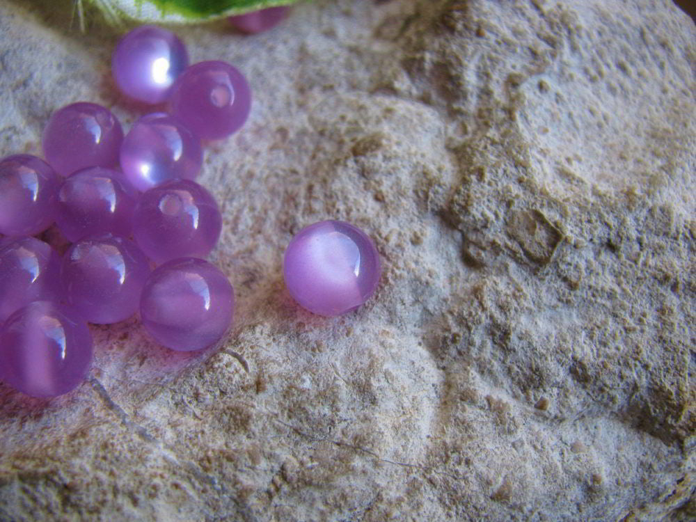 40 Resin Perlen lila  hell,8 mm, Perlmuttschimmer, leichtes Gewicht, fädeln