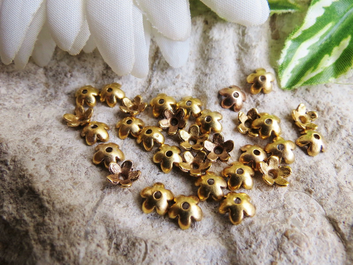 60 Perlkappen 6mm goldfarben, Schmuck, Schutzengel mit Perlen basteln, Endkappe