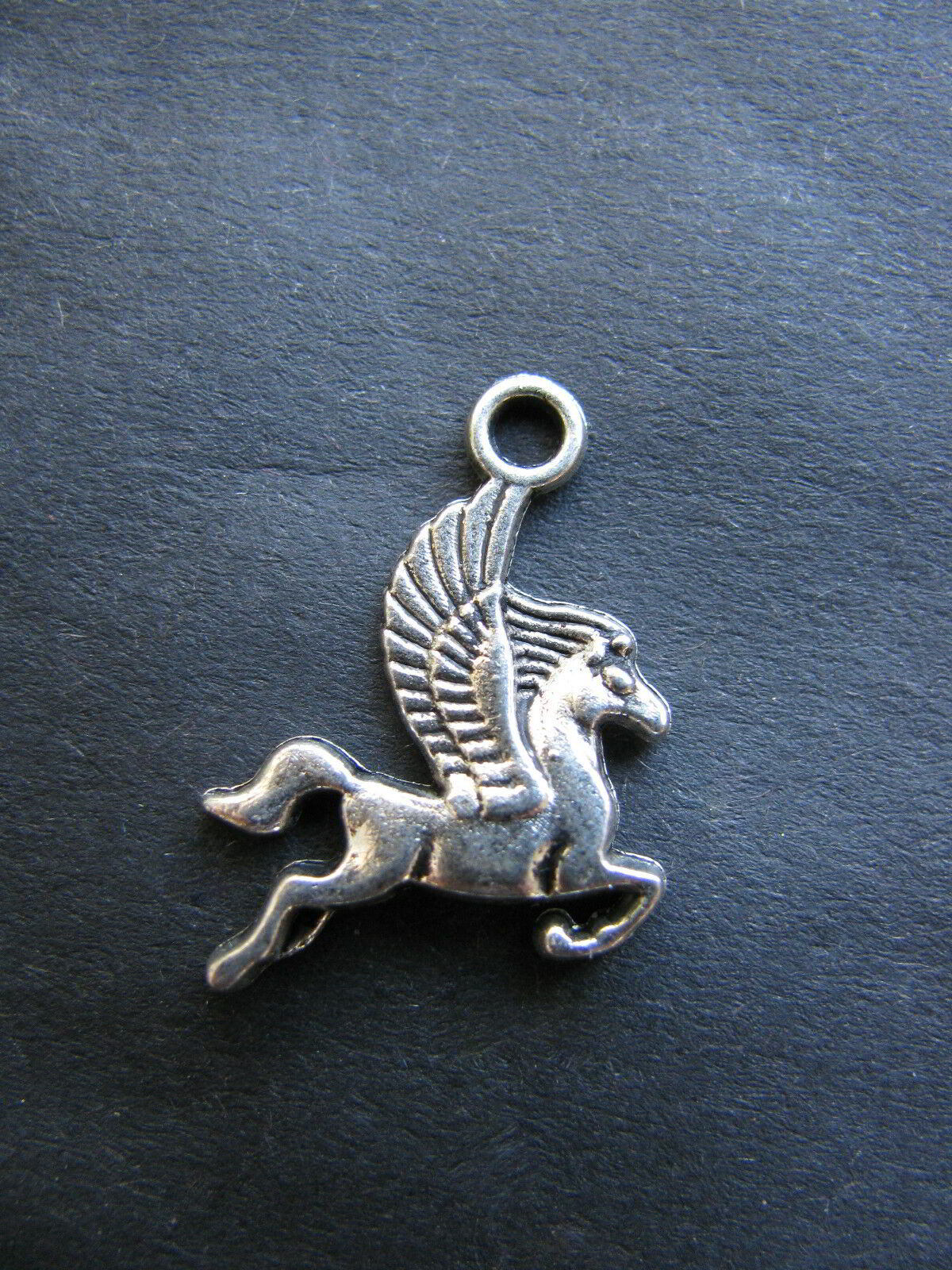 12 Metallanhänger Pegasus 1,95 cm silberfarben, Pferd mit Flügel, Schmuck machen