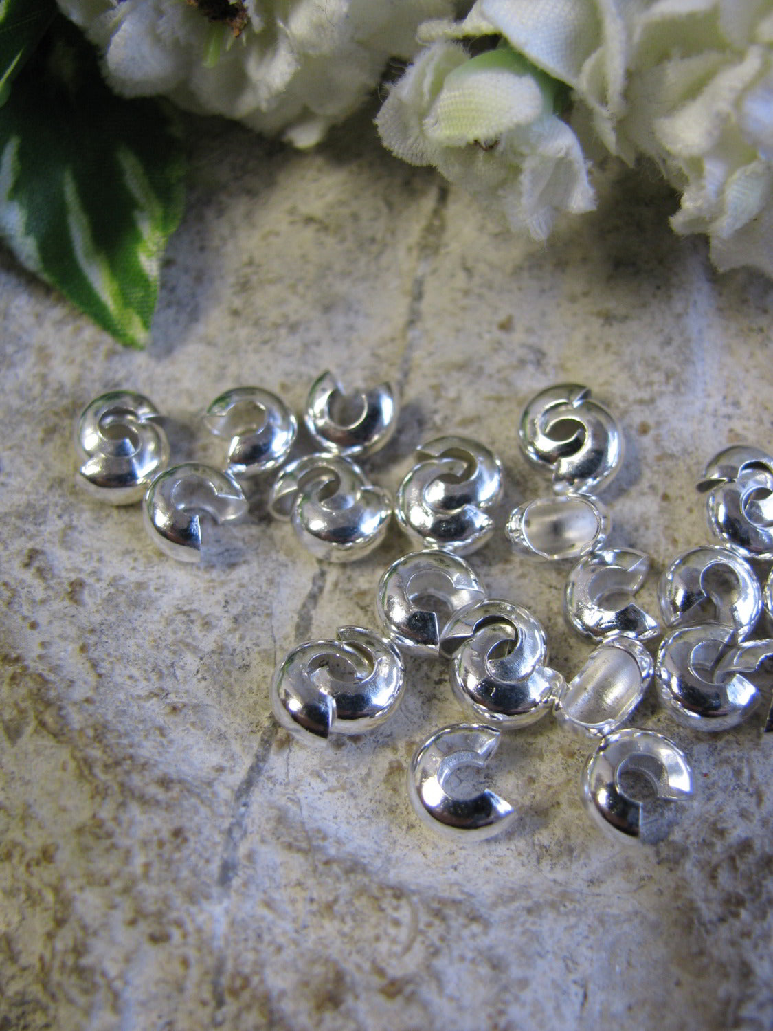 30 Kaschierperlen silberfarben, 6,1 x 3,9 mm, Perlen basteln, Quetschperlen