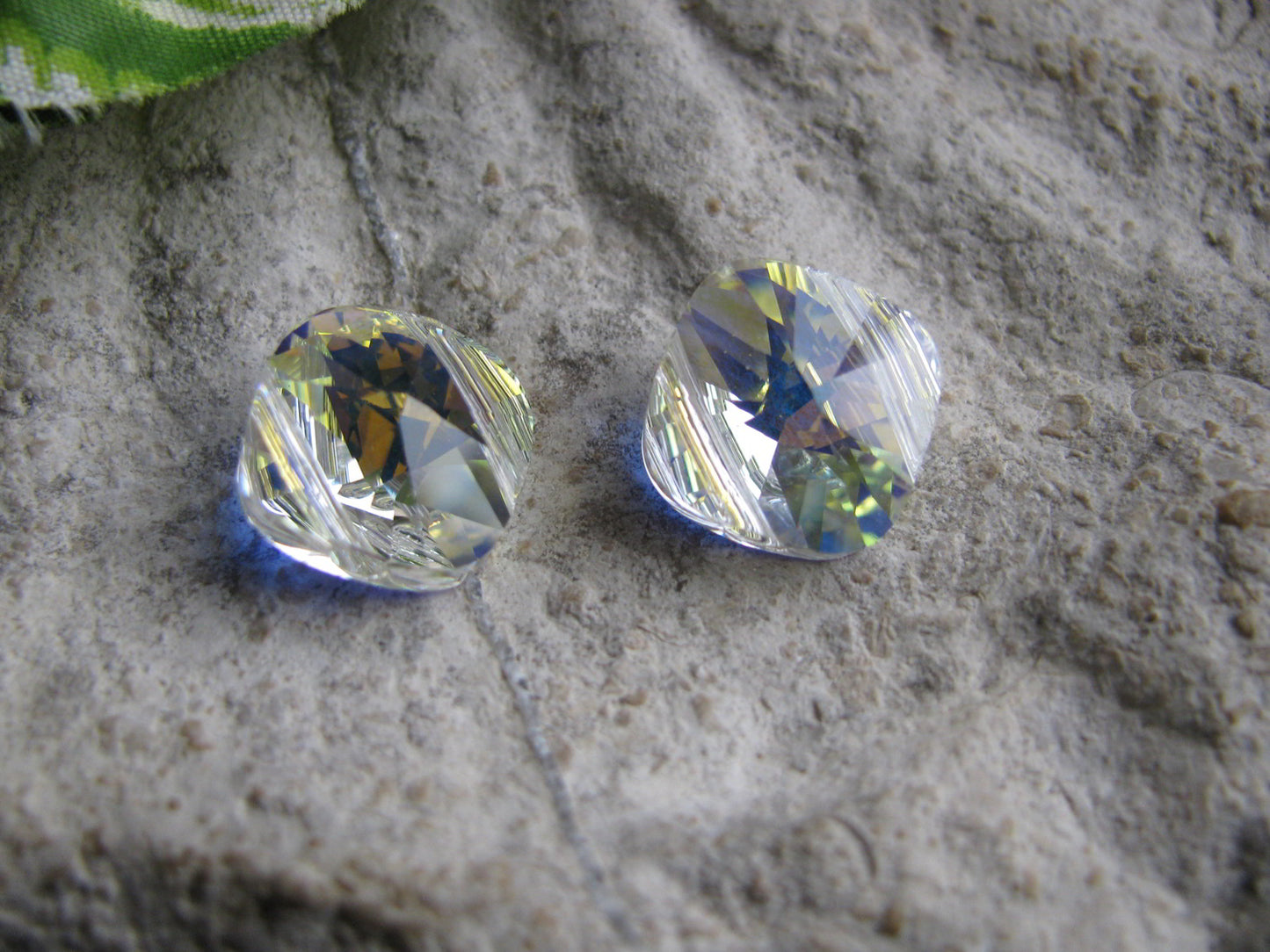 2 Square Beads cristal AB 1,4cm Swarovski Kristallglas facettiert, 2 Loch, Knorr