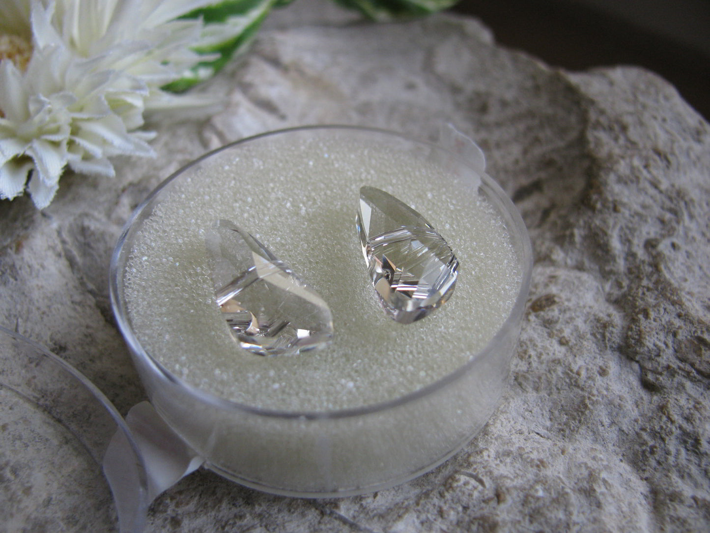 2 Swarovski Perlen Flügel facettiert, 1,8cm Kristallglas geschliffen, Wing Bead