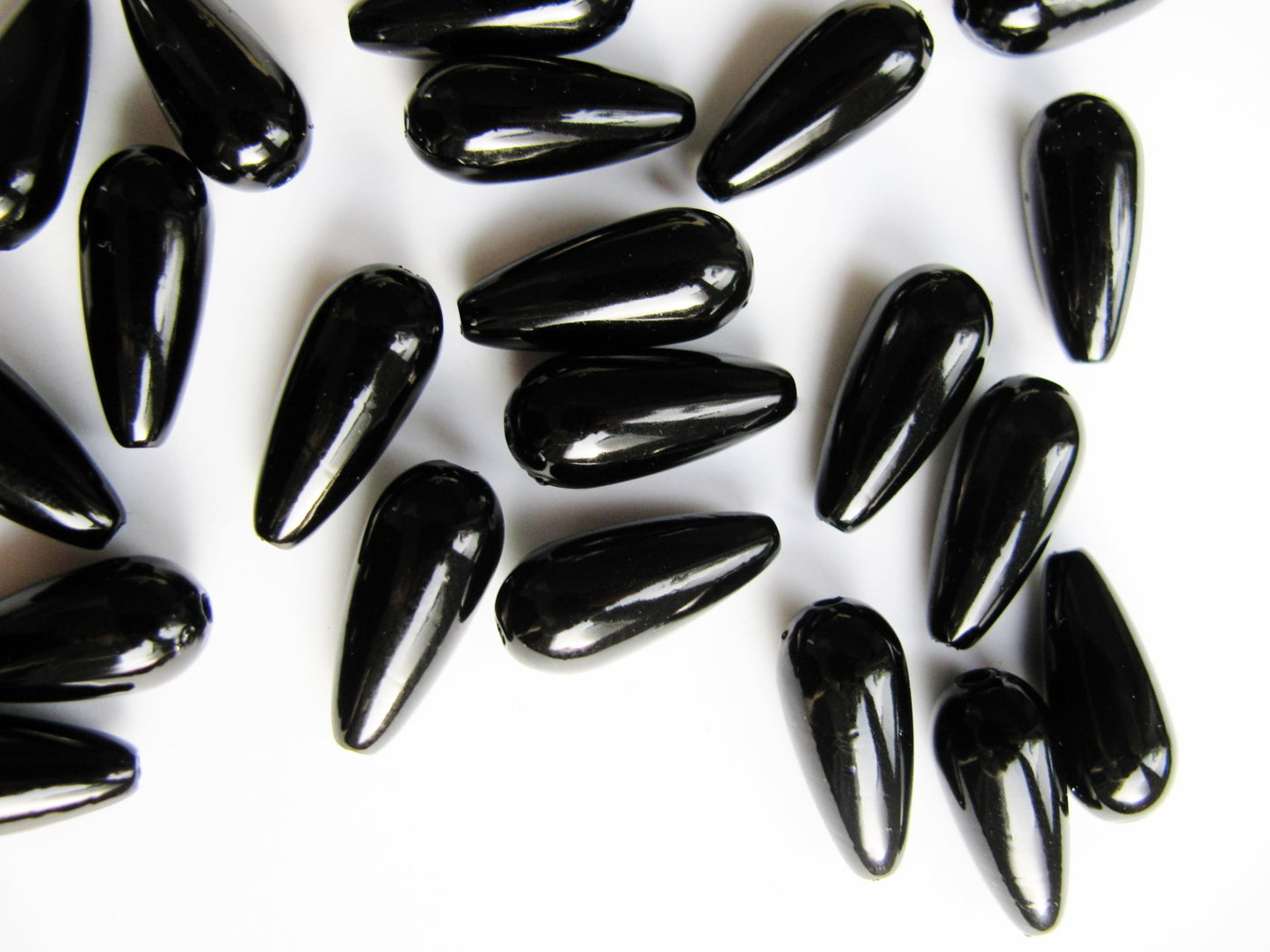 20 Wachsperlen Tropfen schwarz 1,7x 0,75cm schwarz, Perlen Schutzengel basteln
