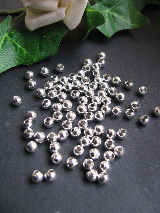150 Metallperlen silberfarben, Hohlperlen 4mm, Schmuck mit Perlen basteln, fädeln