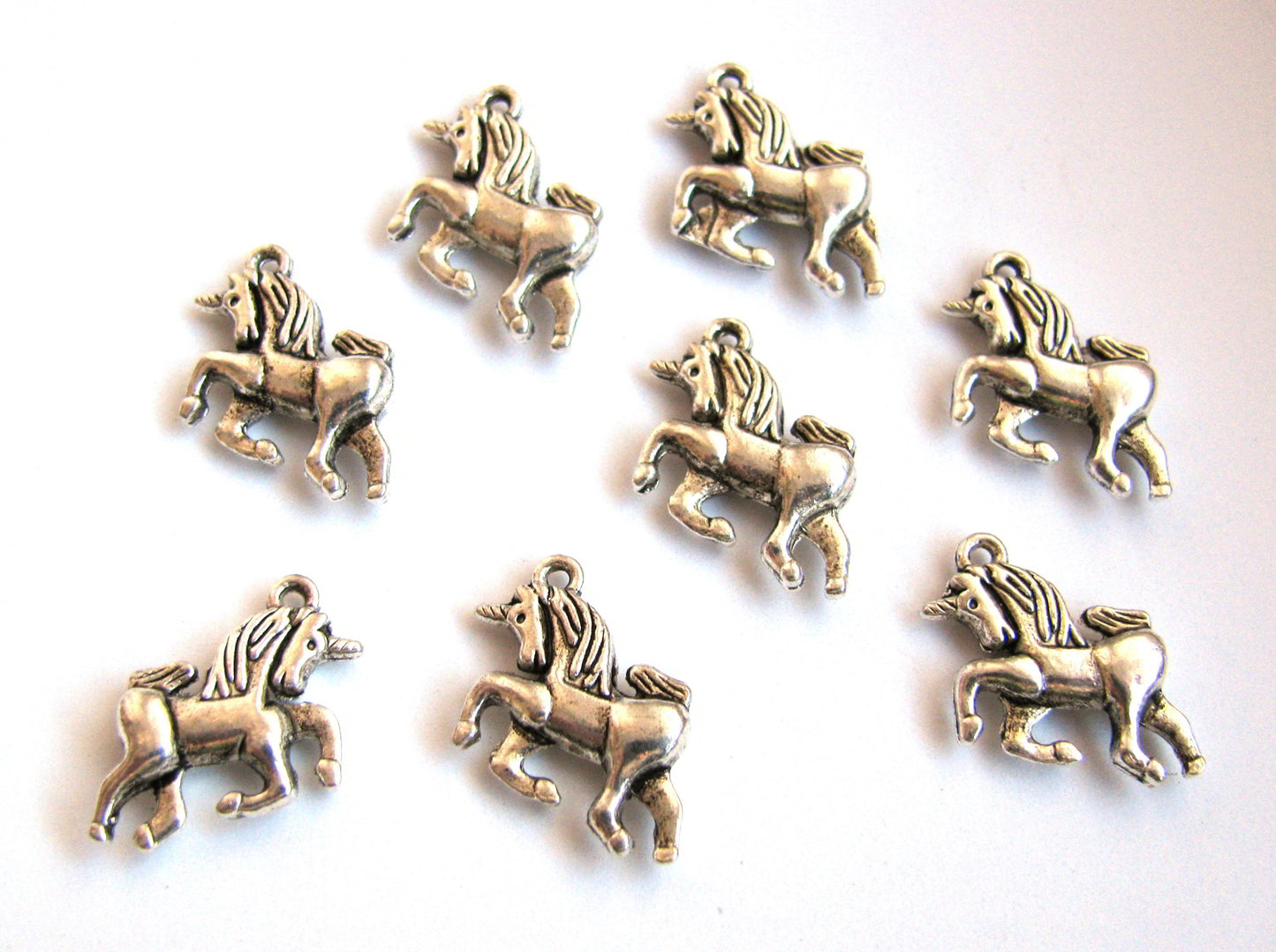 16 Metallanhänger Einhorn, silberfarben 2,1cm, Unicorn Anhänger, Perlen basteln