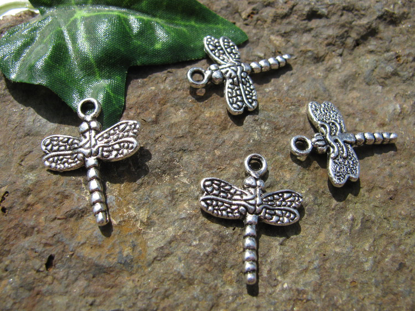 8 Metallanhänger Libelle, Silberfarben 1,55cm, Anhänger für Bettelarmband Charms