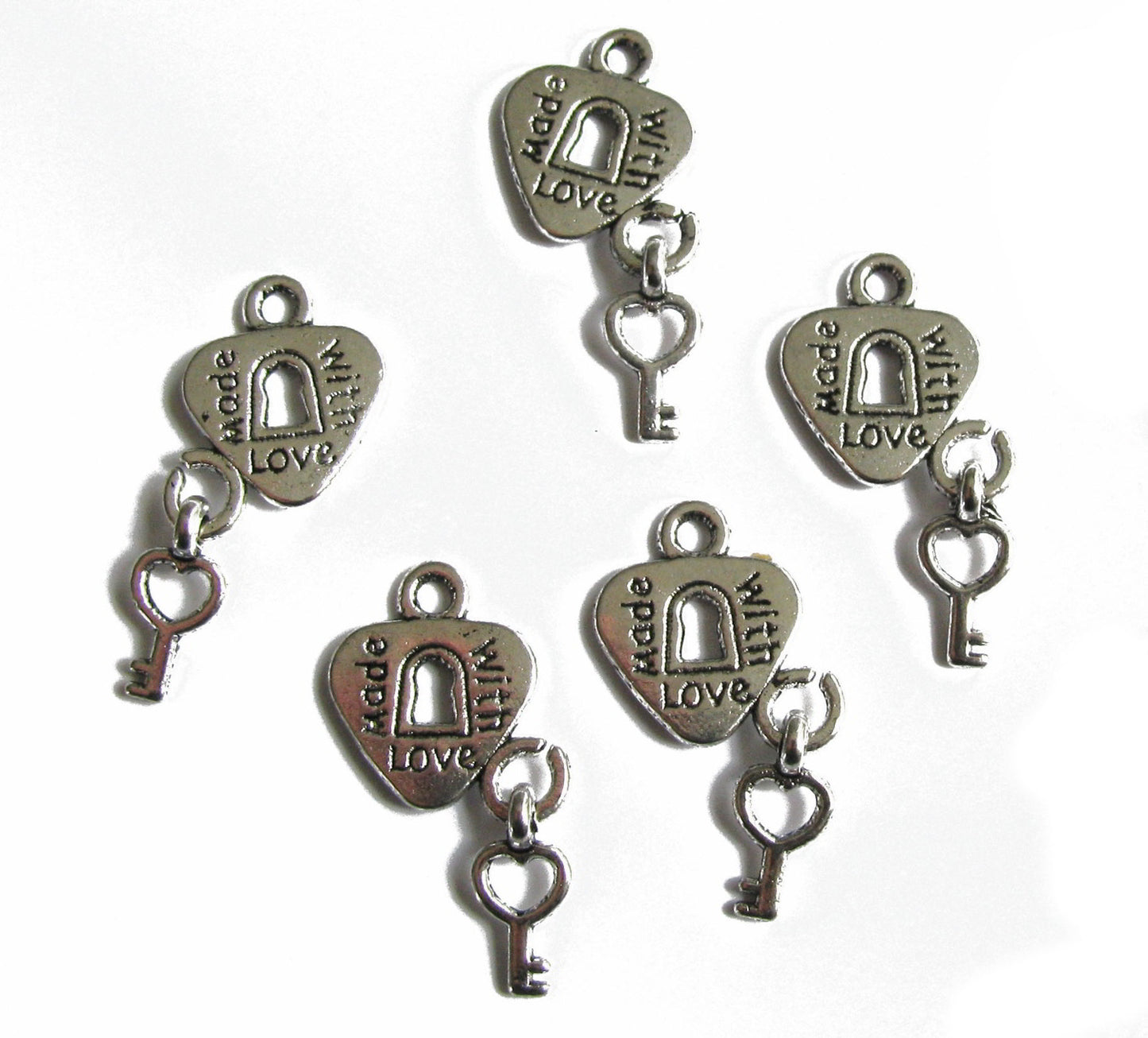 40 Metallanhänger Made with love, Herz mit Schlüssel silberfarben, Perlen basteln