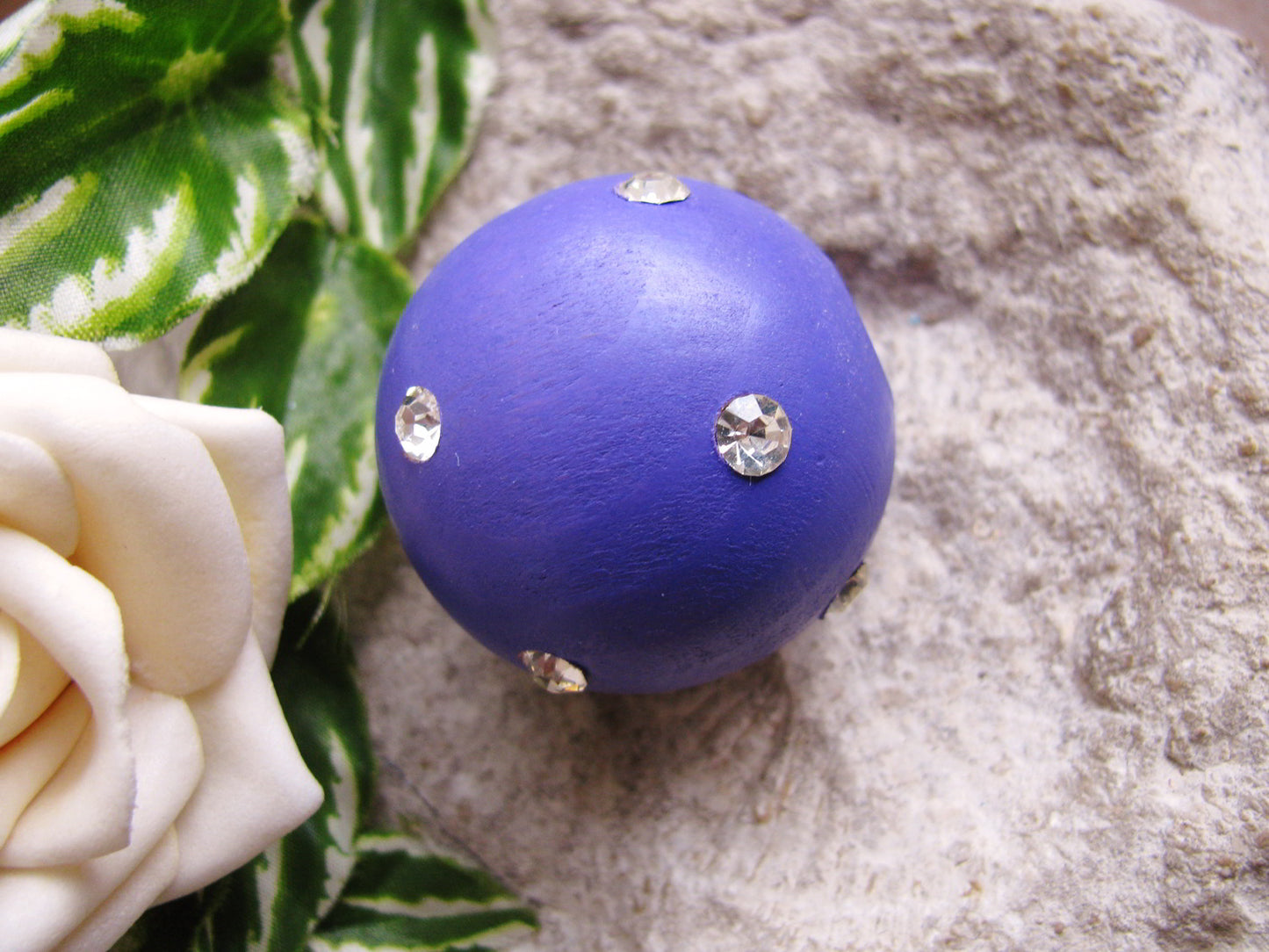 Holzperlen lila mit Strass besetzt, 2,9 - 3,4 cm, Schmuck mit Perlen basteln