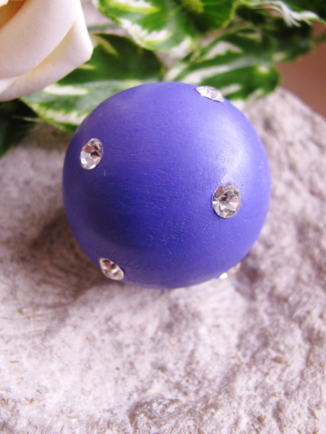Holzperlen lila mit Strass besetzt, 2,9 - 3,4 cm, Schmuck mit Perlen basteln